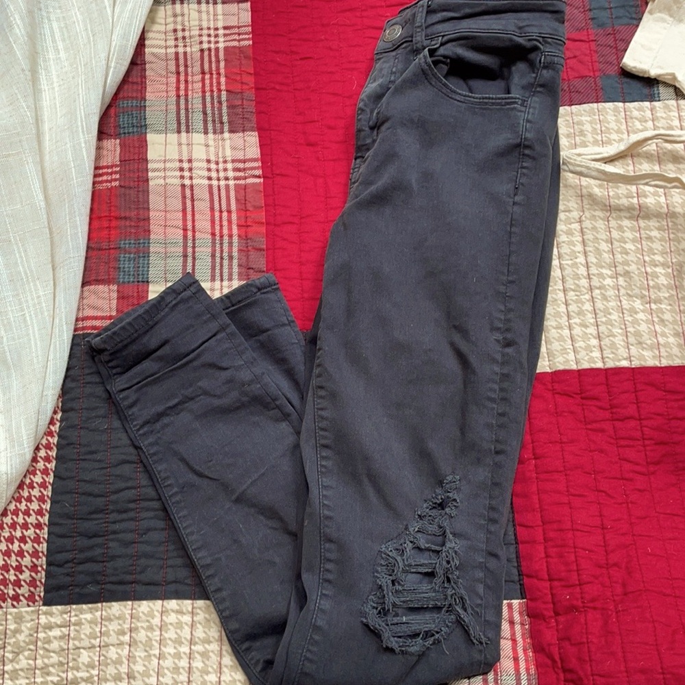 Black skinny jeans with rips at knee